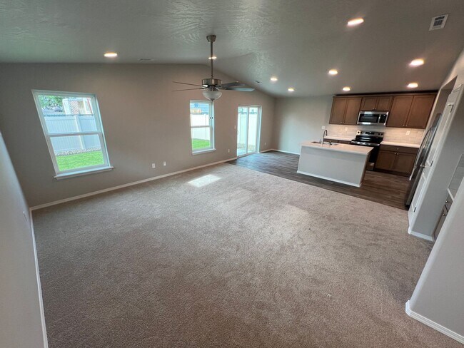 Foto del edificio - 3bd/2.5ba BRAND NEW Townhouse in West Vall...