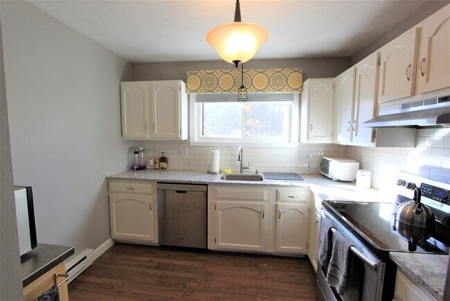 Building Photo - 65 Highwood Dr