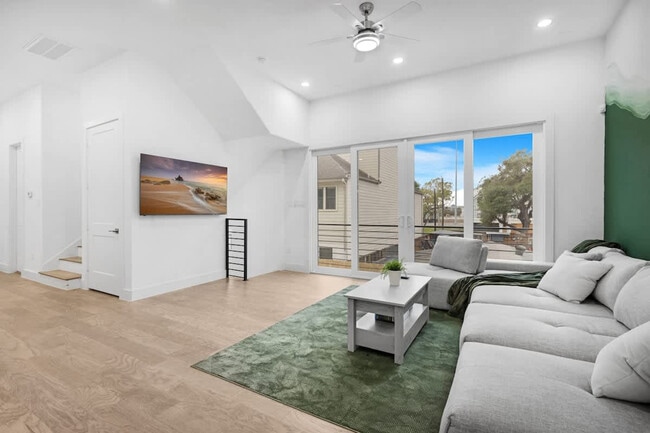 Building Photo - 2107 McGowen St