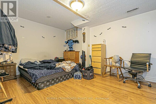 Building Photo - 99 Fairglen Ave