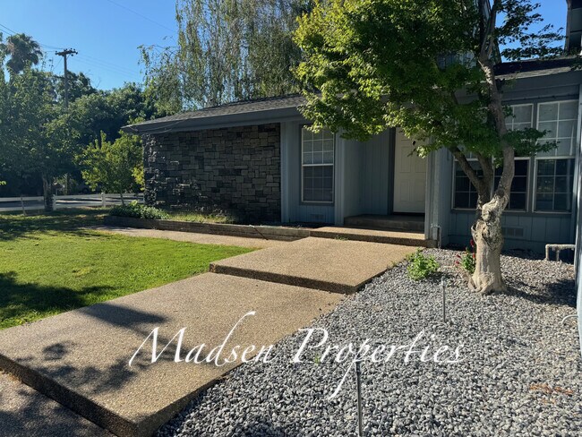 Foto del edificio - 10225 Alberton Ave