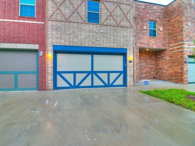 Building Photo - The Best Kept Secret In Norman!!