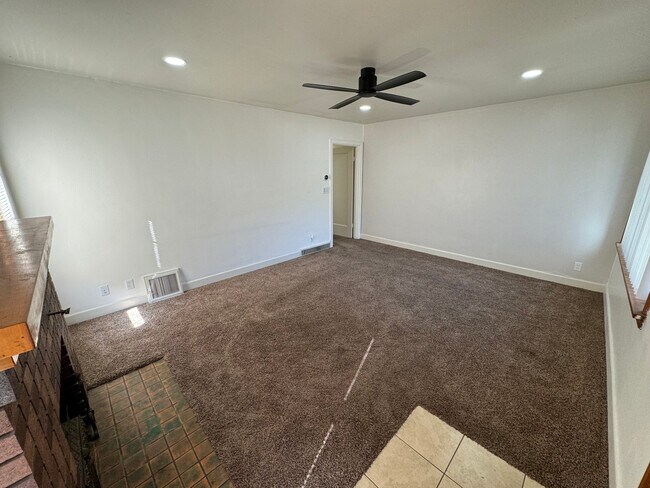 Foto del edificio - 2659 Brinker Ave