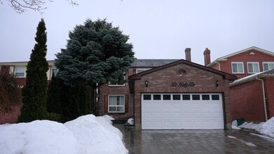 Building Photo - 245 Ravenscroft Rd