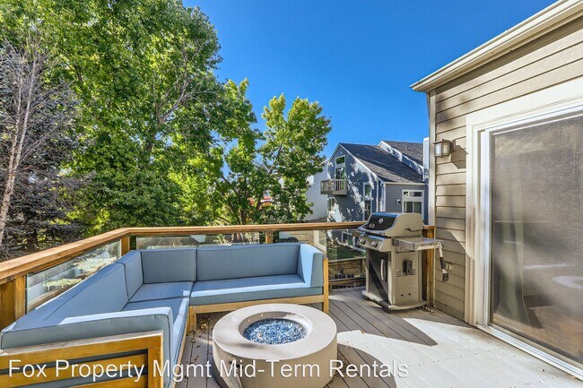 Building Photo - 5 br, 3 bath House - 444 Grouse Ct.