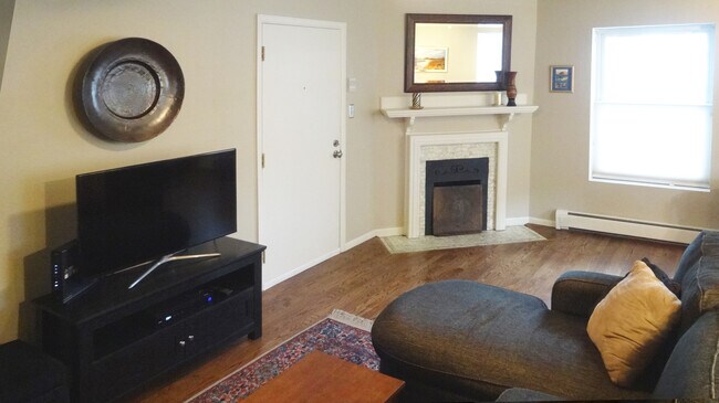 Living Area- Entry - 1105 N Sherman St Apartment