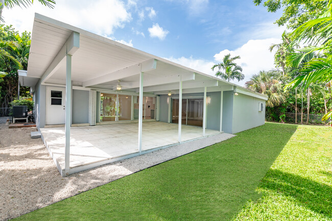 Building Photo - 310 Harbor Ct