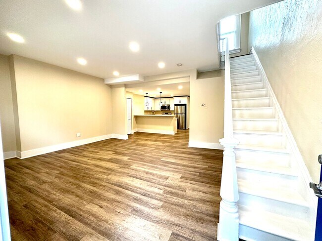 Foto del edificio - 933 - 320/322 Boggs Avenue