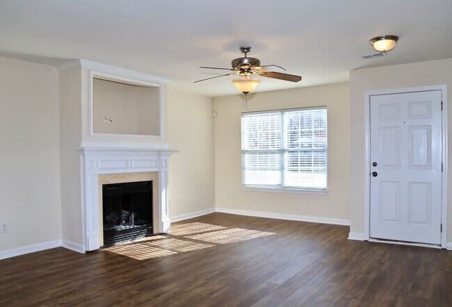 Foto del edificio - 8727 Wandering Creek Way