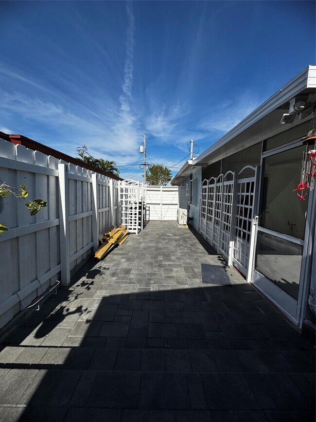 Foto del edificio - 4250 NW 9th Ct