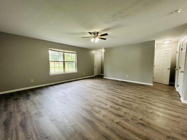 Building Photo - 13-15 Shenandoah Dr.