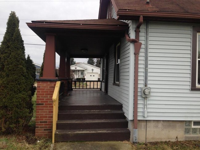 Building Photo - 936 Moyer Ave