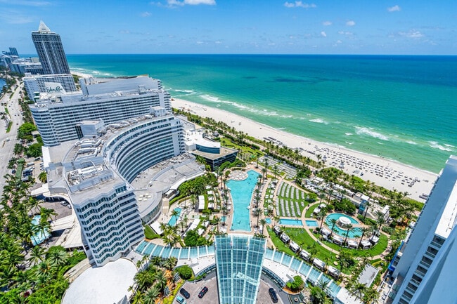 Foto del edificio - 4385 Collins Ave