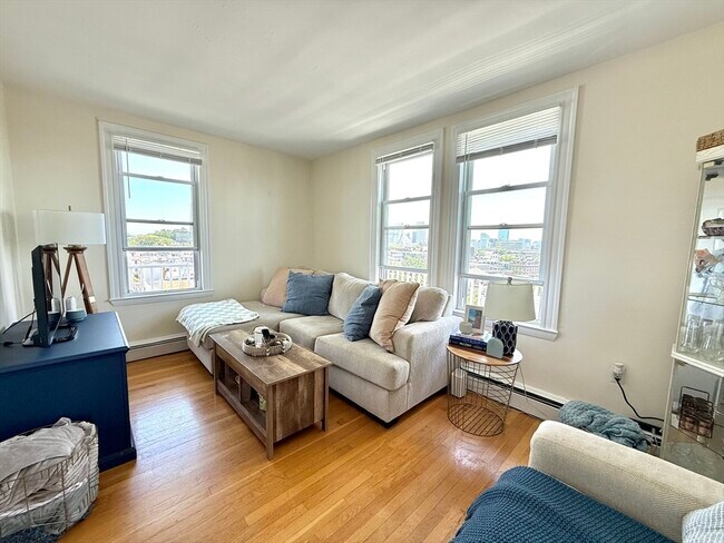 Foto del edificio - 276 Bunker Hill St