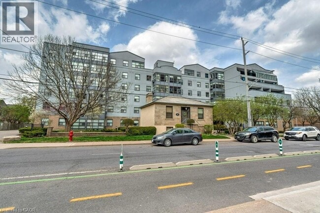 Building Photo - 175 Hunter St E