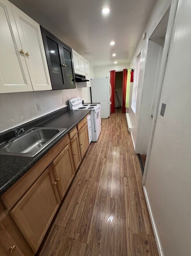 Photo - Updated 2 bedroom house!