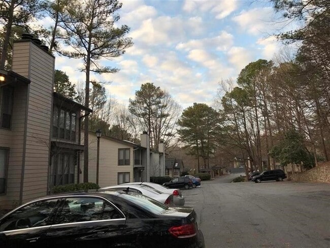 Building Photo - 9400 Roberts Dr