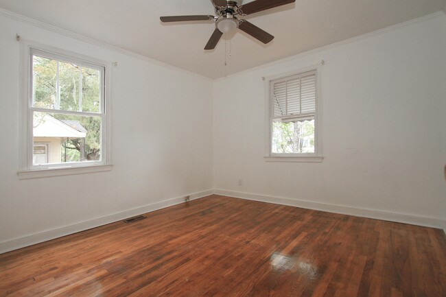 Building Photo - 1705 Lacy St