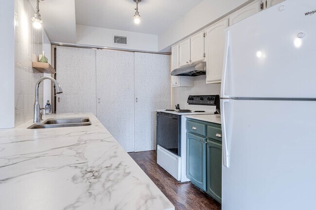 Foto del edificio - 384 N Post Oak Ln