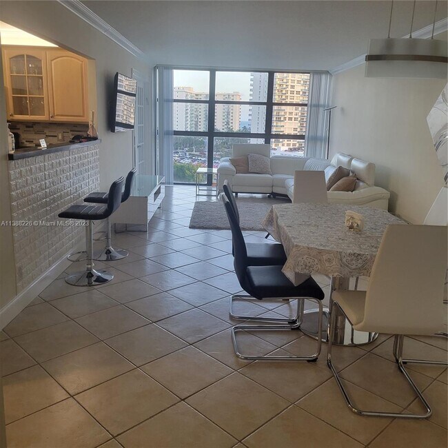 Foto del edificio - 200 Leslie Dr