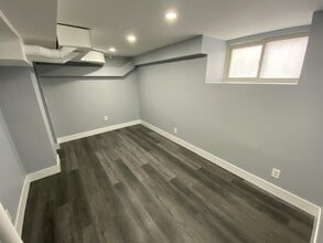 Building Photo - 55 Wentworth St S