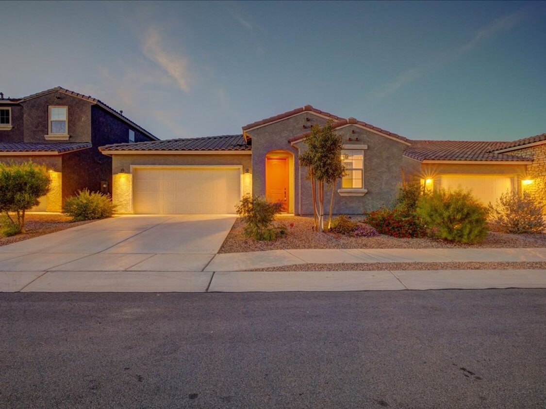 Foto principal - 4 Bedroom 3 Bathroom with Community pool and parks!