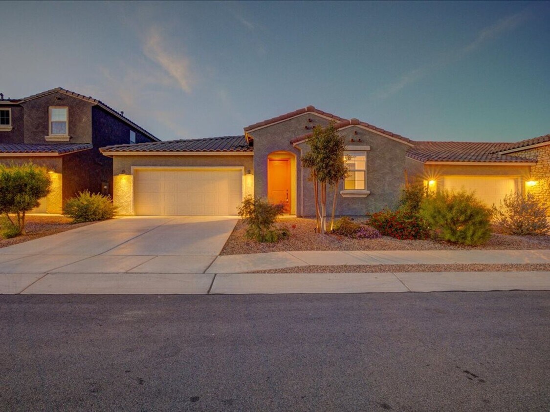 Primary Photo - 4 Bedroom 3 Bathroom with Community pool and parks!