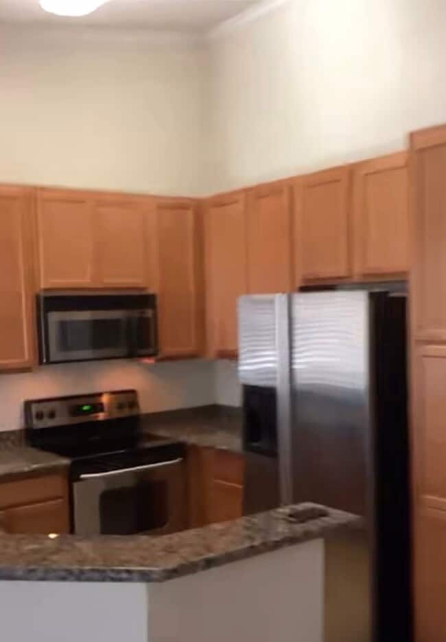 Stainless steal appliances included - 78650 Avenue 42