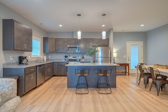 Building Photo - Brand New Townhouse Community in Blacksburg!