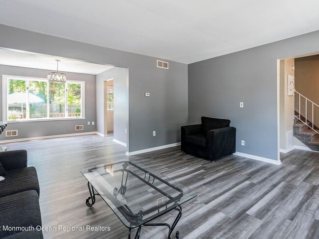 Building Photo - 19A Emerald Dr