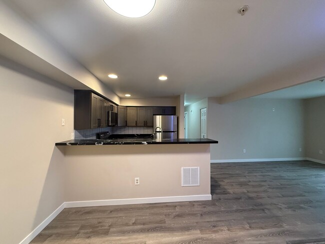 Foto del edificio - Move-In Ready! Renovated Modern 2BD/1BTH E...