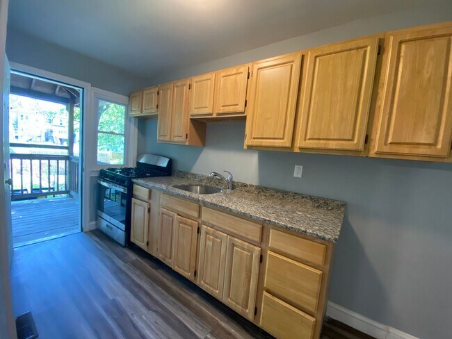 Foto del edificio - 3 bed, 1 bath | $1500 | 5208 Craig Ave Bal...