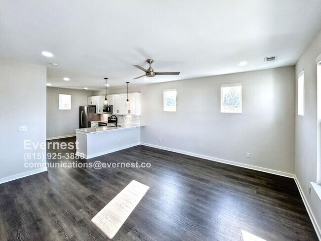 Foto del edificio - Bright 3-Bedroom Townhome in a Convenient ...