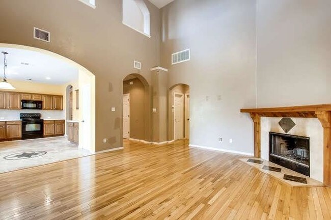 Building Photo - 2110 Narrow Glen Pkwy