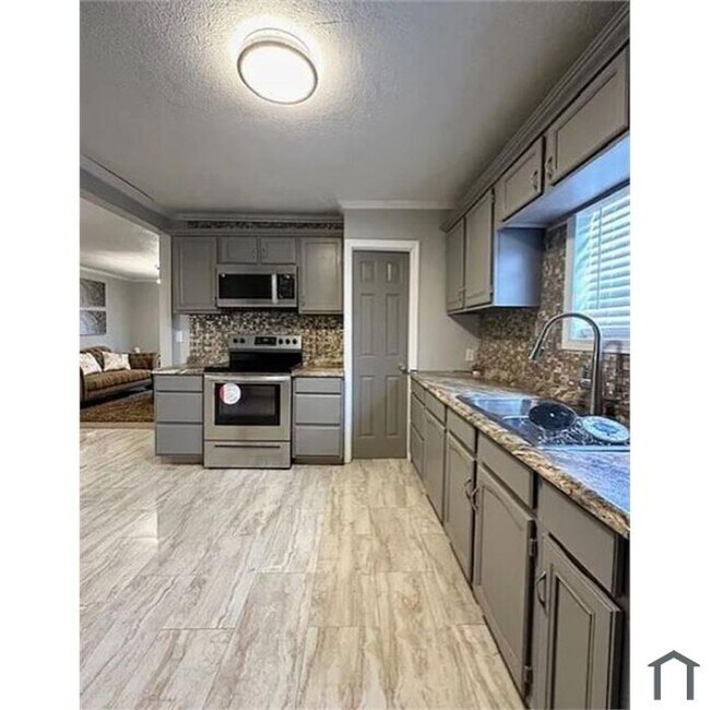 Foto del edificio - 216 E 33rd St