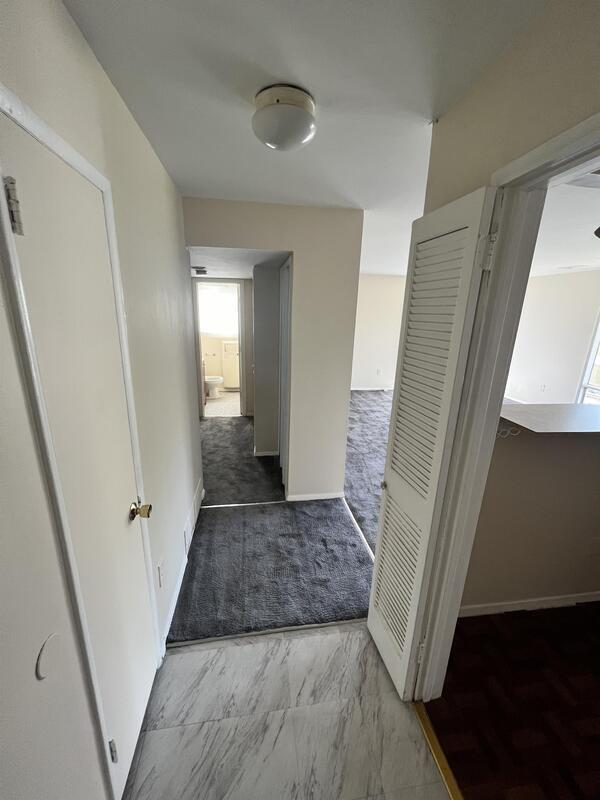 Foto del edificio - 7208-72C1 Donnell Pl