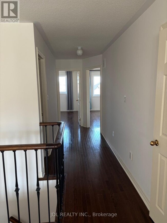 Building Photo - 15 Hawkes Dr