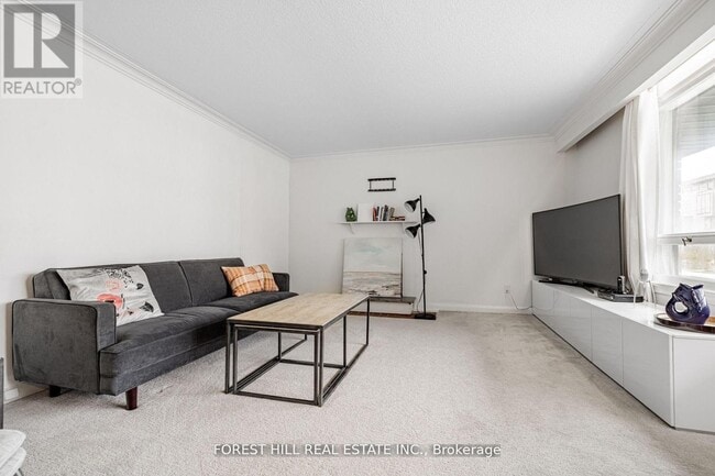 Building Photo - 11 Greenbriar Rd