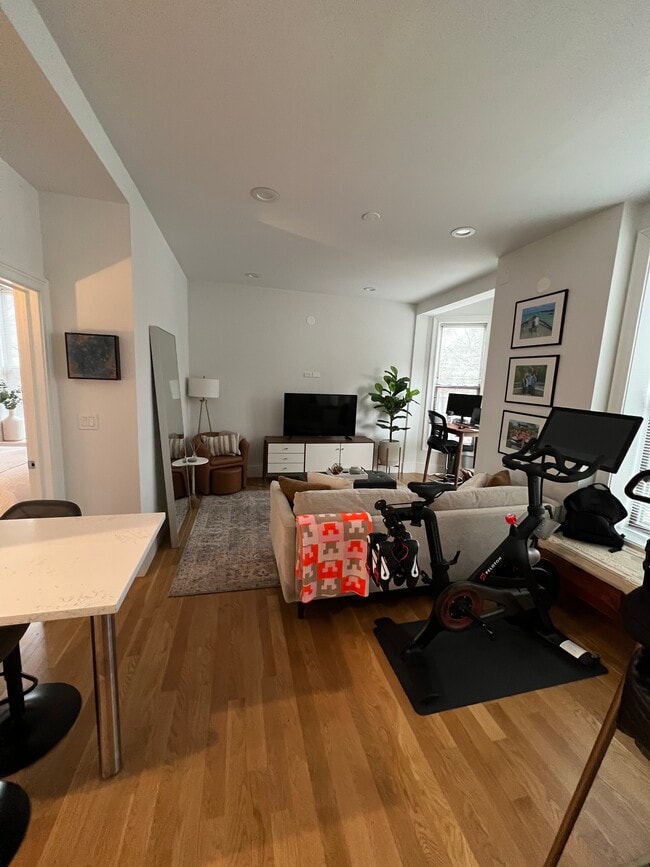 Building Photo - 2854 N Racine Ave