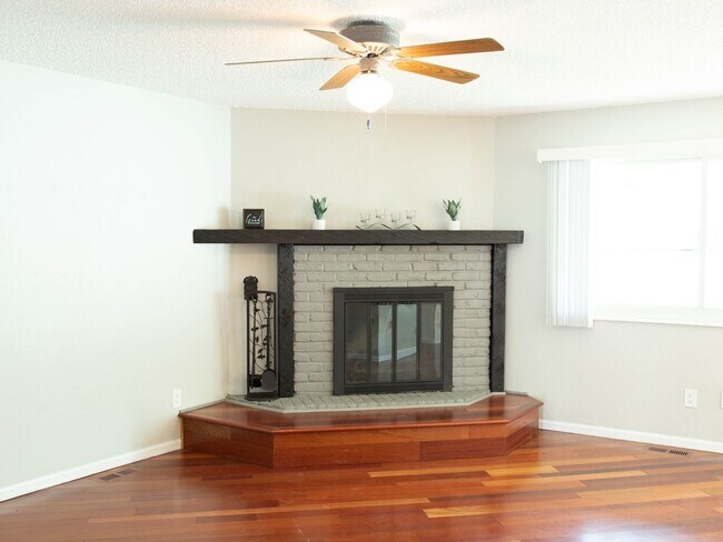 Foto del edificio - 2 Bedroom Townhome in Littleton
