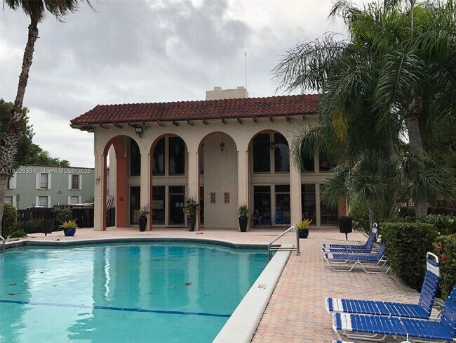 Building Photo - 10790 N Kendall Dr