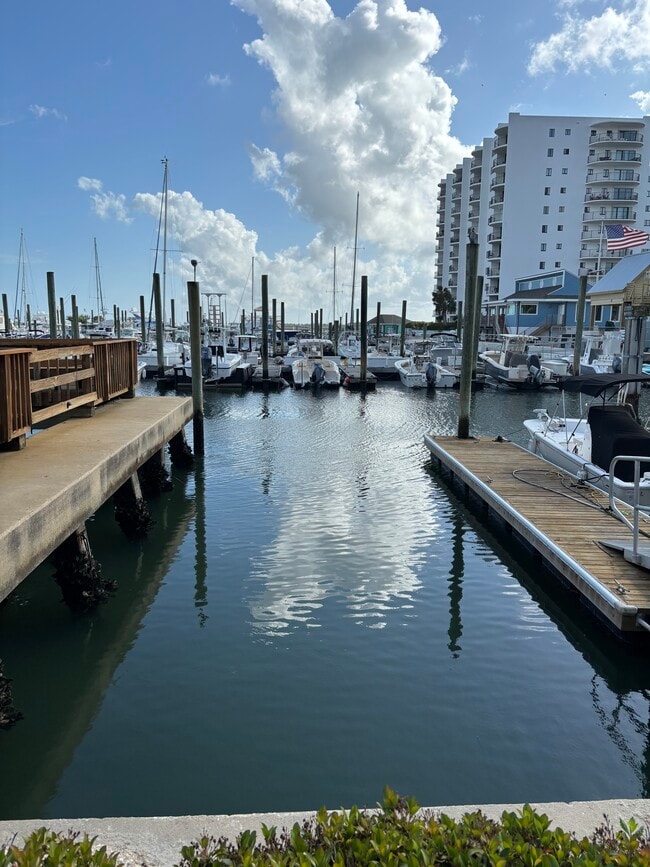Building Photo - 350 Causeway Dr