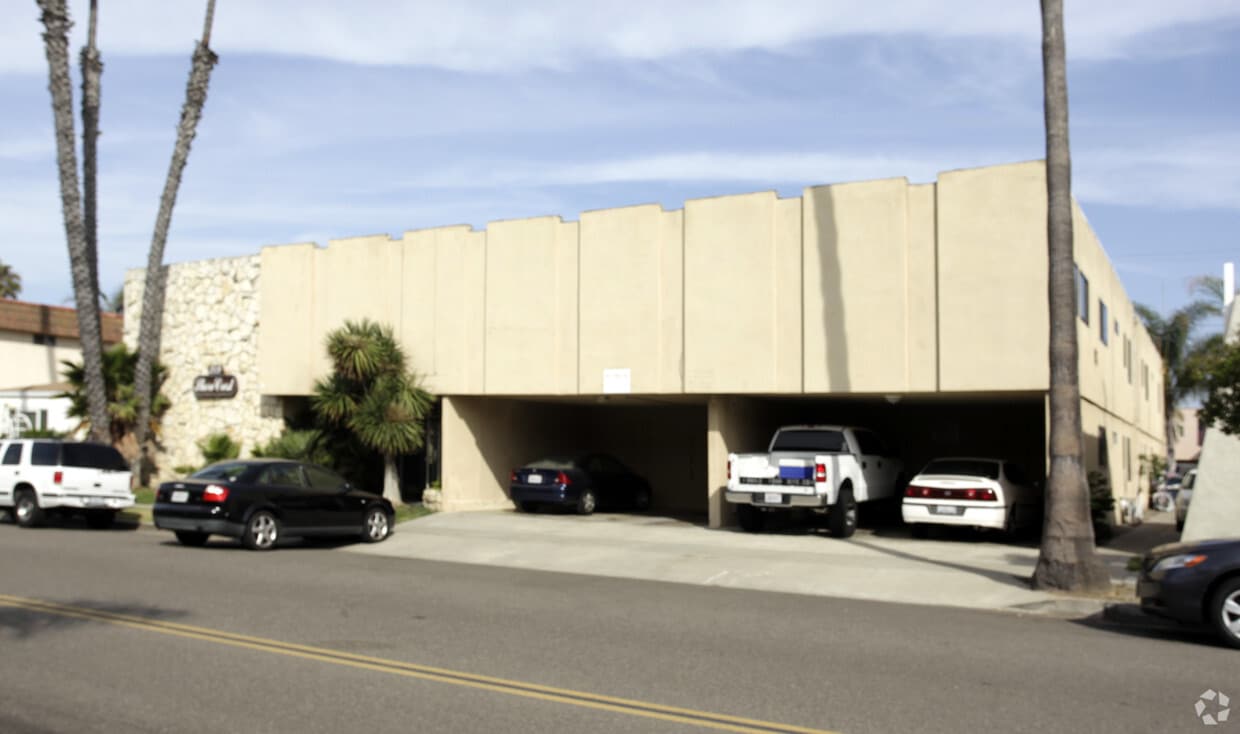 Building Photo - Shore Crest