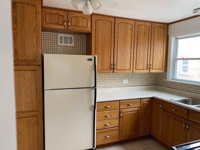 Foto del edificio - 8057 Knox Ave