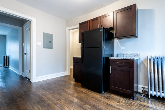 Kitchen - 6904 S Cregier Ave