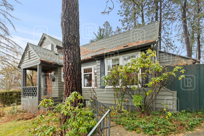 Building Photo - 1907 S Cedar St