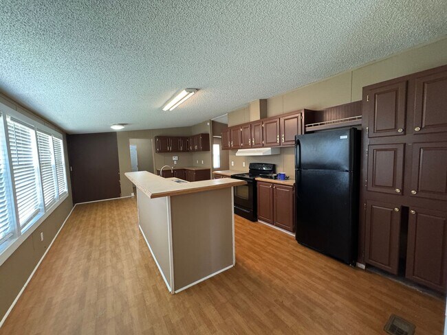 Foto del edificio - AVAILABLE TO SHOW!