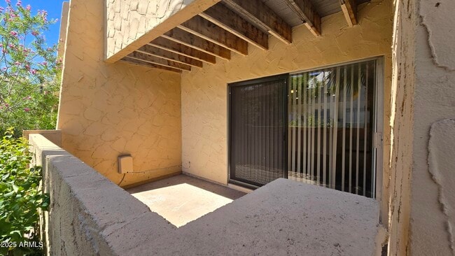 Foto del edificio - 8055 E Thomas Rd