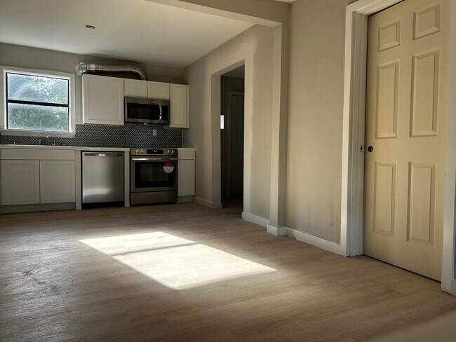 Foto del edificio - 6300 Hudson Bend Rd