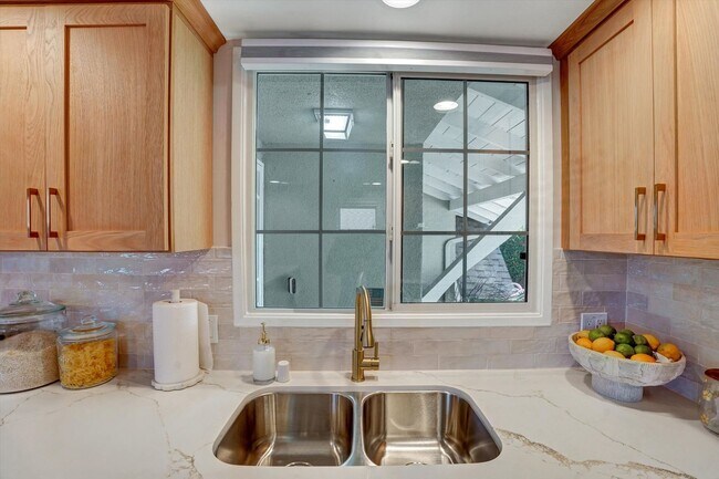 Foto del edificio - Spacious 4-Bedroom Whittier Home with Updated Kitchen